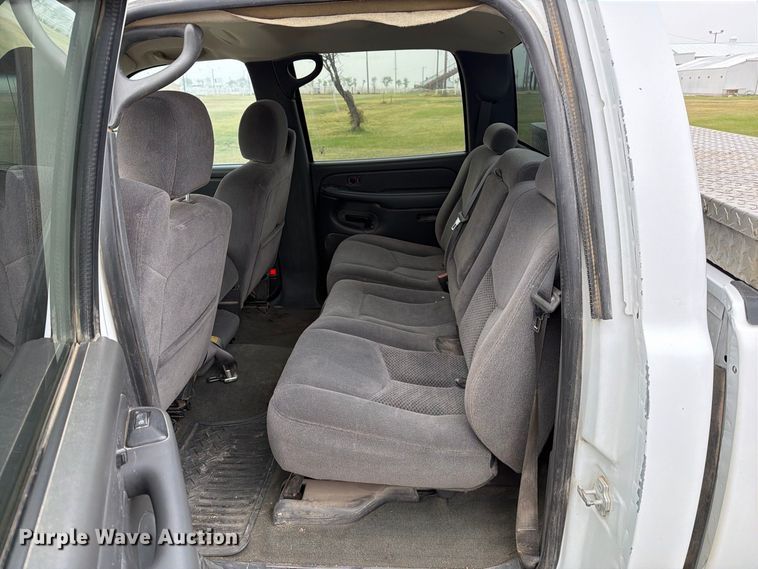 image for item FB8999 2006 Chevrolet Silverado 1500 Crew Cab pickup truck