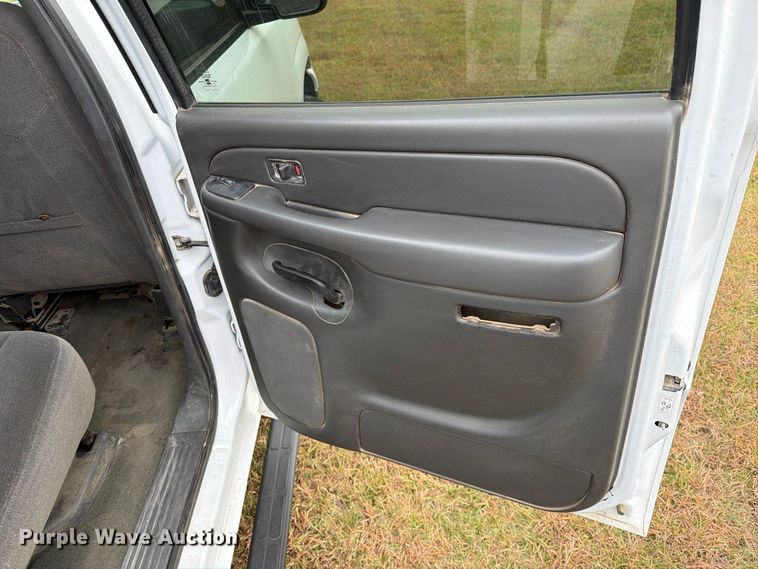 image for item FB8999 2006 Chevrolet Silverado 1500 Crew Cab pickup truck