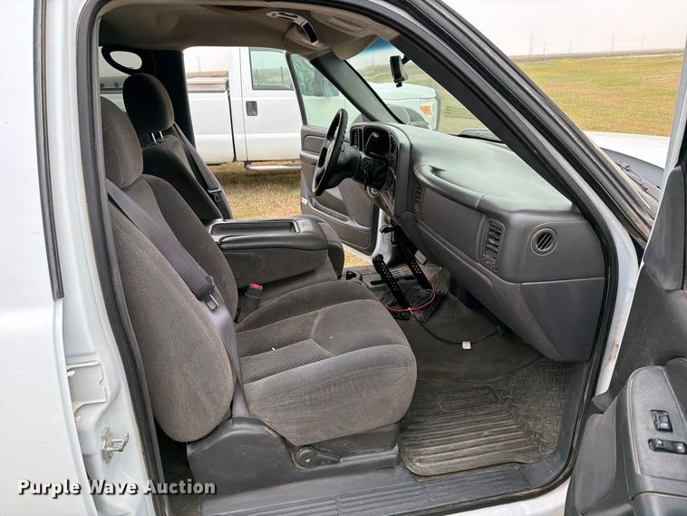 image for item FB8999 2006 Chevrolet Silverado 1500 Crew Cab pickup truck