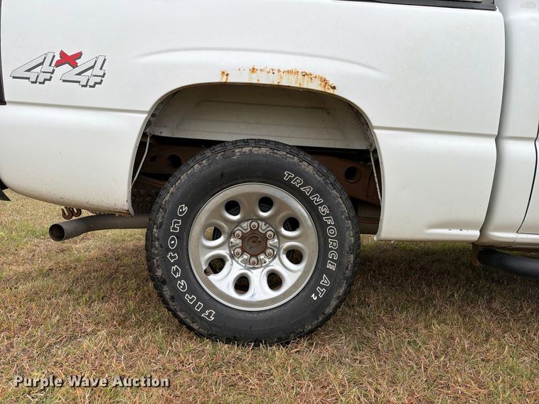 image for item FB8999 2006 Chevrolet Silverado 1500 Crew Cab pickup truck