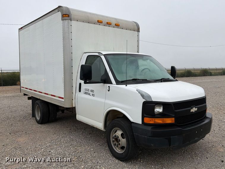 image for item FC0003 2005 Chevrolet G3500 box truck