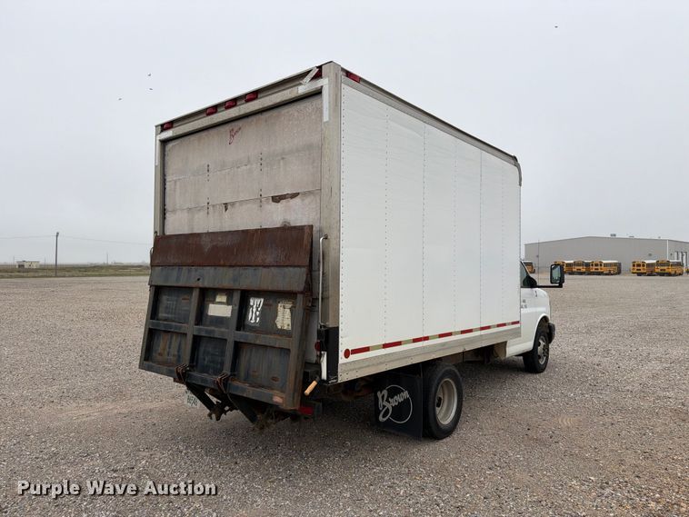 image for item FC0003 2005 Chevrolet G3500 box truck