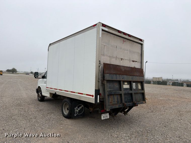 image for item FC0003 2005 Chevrolet G3500 box truck