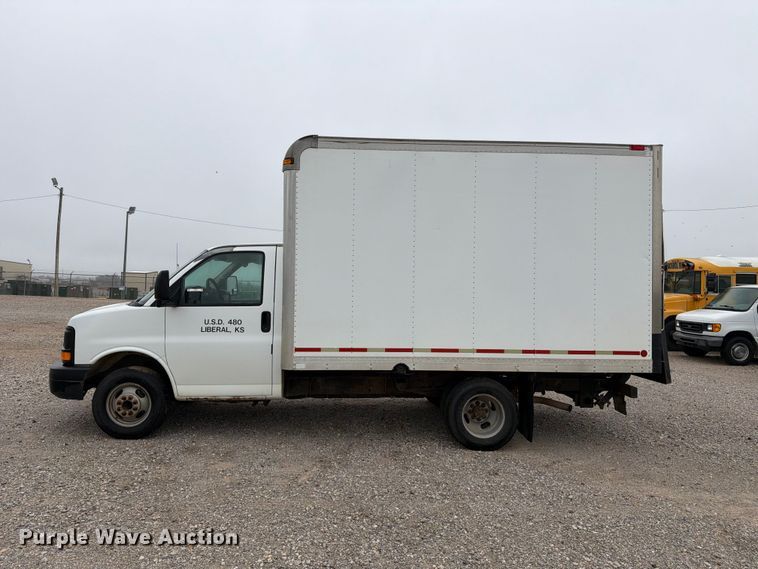image for item FC0003 2005 Chevrolet G3500 box truck