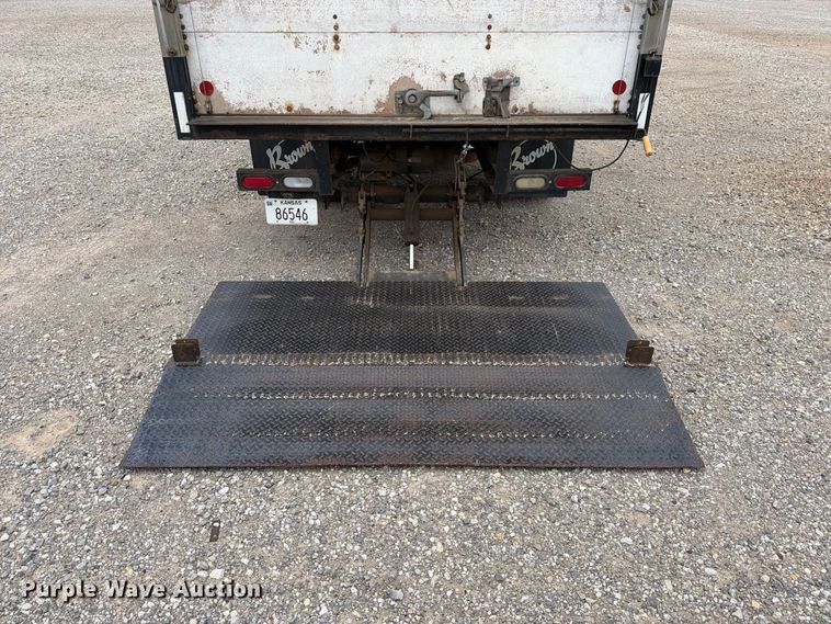 image for item FC0003 2005 Chevrolet G3500 box truck