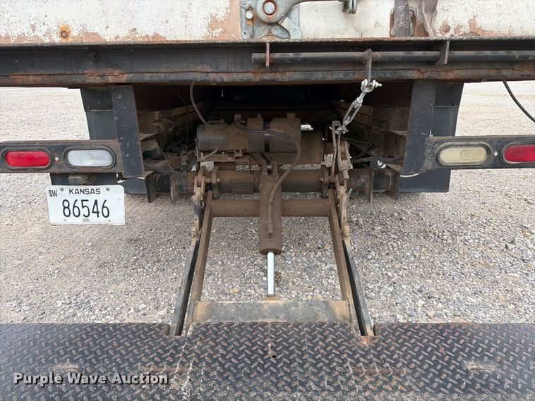 image for item FC0003 2005 Chevrolet G3500 box truck