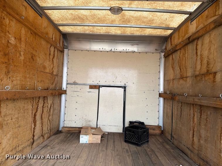 image for item FC0003 2005 Chevrolet G3500 box truck