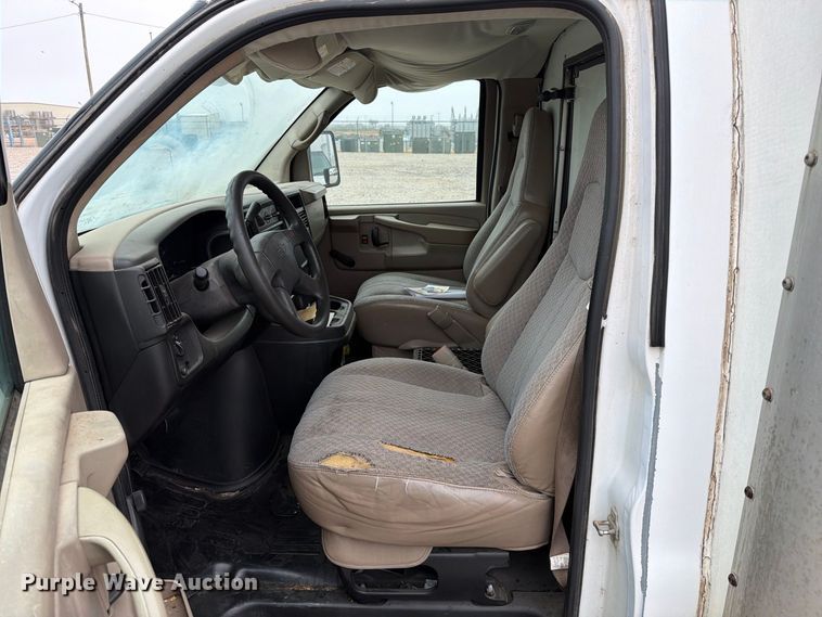 image for item FC0003 2005 Chevrolet G3500 box truck