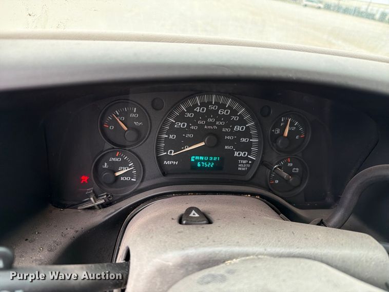 image for item FC0003 2005 Chevrolet G3500 box truck