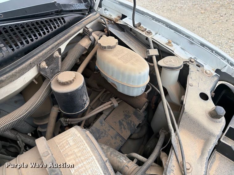 image for item FC0003 2005 Chevrolet G3500 box truck