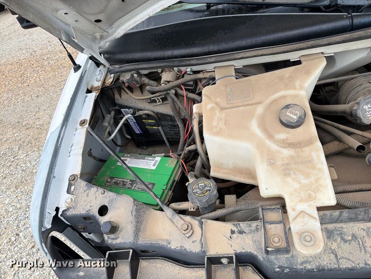 image for item FC0003 2005 Chevrolet G3500 box truck
