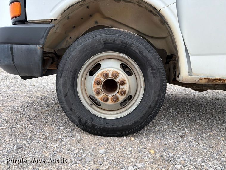 image for item FC0003 2005 Chevrolet G3500 box truck
