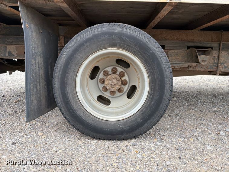 image for item FC0003 2005 Chevrolet G3500 box truck