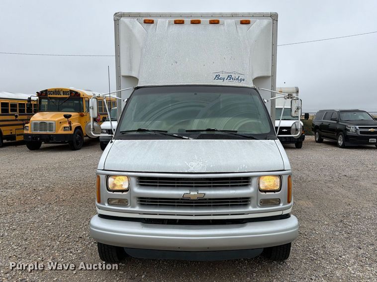 image for item FC0004 2001 Chevrolet Express 3500 box truck