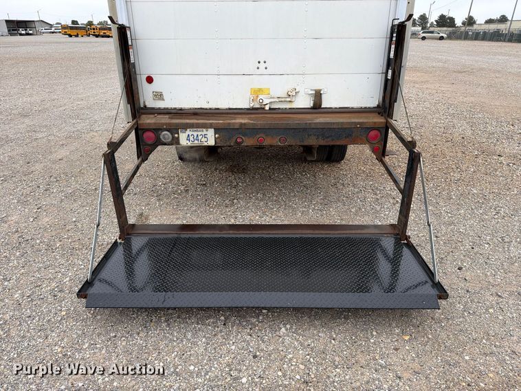 image for item FC0004 2001 Chevrolet Express 3500 box truck