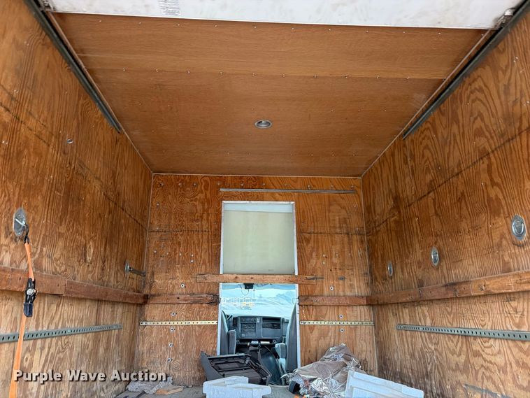 image for item FC0004 2001 Chevrolet Express 3500 box truck
