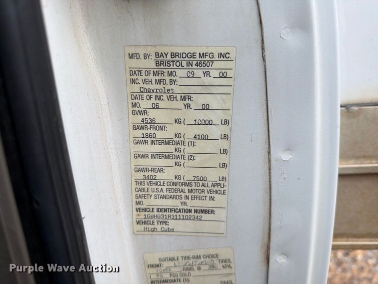 image for item FC0004 2001 Chevrolet Express 3500 box truck