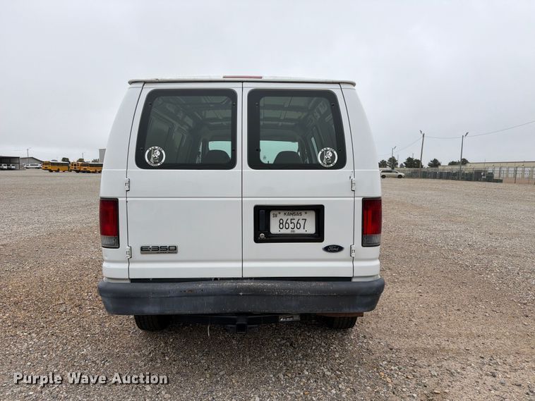image for item FC0005 2006 Ford E350 Super Duty van