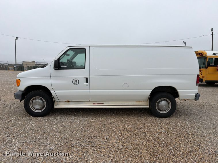 image for item FC0005 2006 Ford E350 Super Duty van