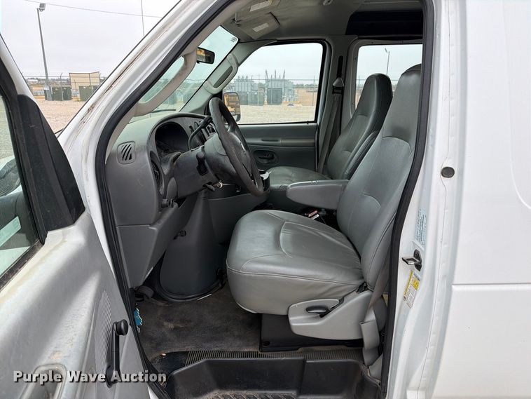 image for item FC0005 2006 Ford E350 Super Duty van