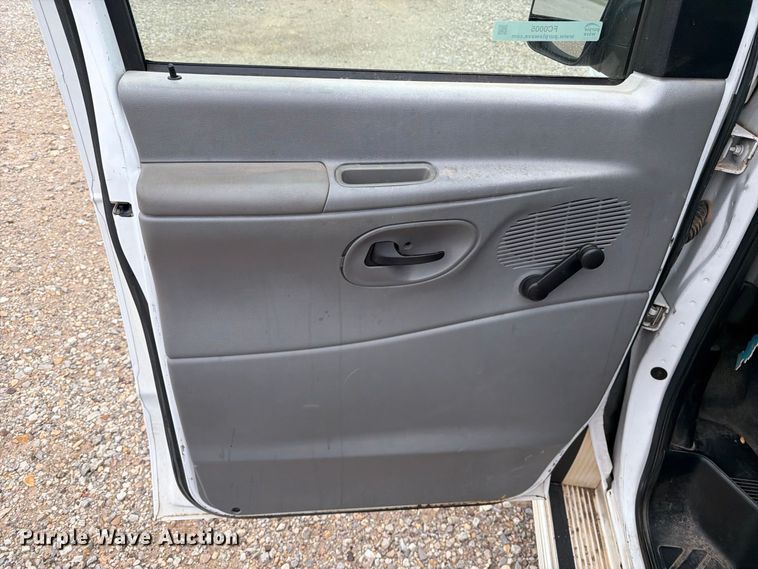 image for item FC0005 2006 Ford E350 Super Duty van