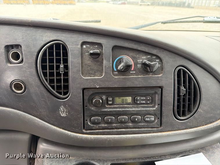image for item FC0005 2006 Ford E350 Super Duty van