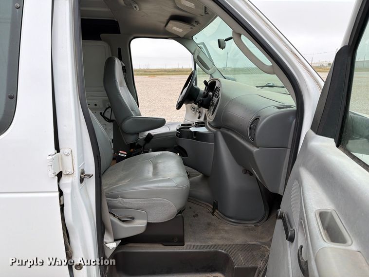 image for item FC0005 2006 Ford E350 Super Duty van