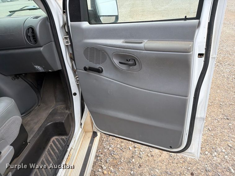 image for item FC0005 2006 Ford E350 Super Duty van