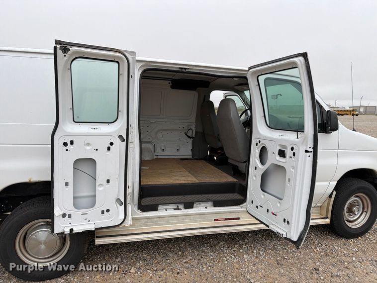 image for item FC0005 2006 Ford E350 Super Duty van