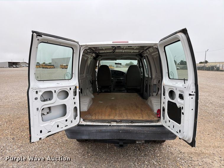 image for item FC0005 2006 Ford E350 Super Duty van