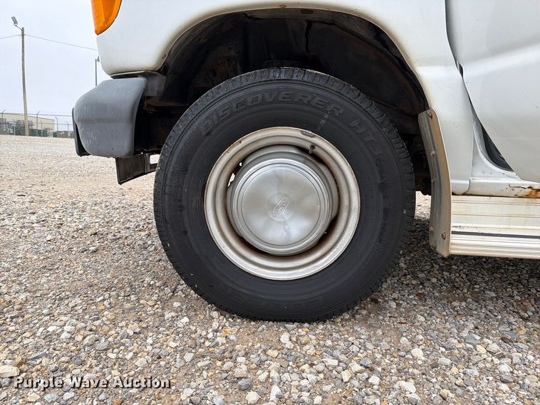 image for item FC0005 2006 Ford E350 Super Duty van