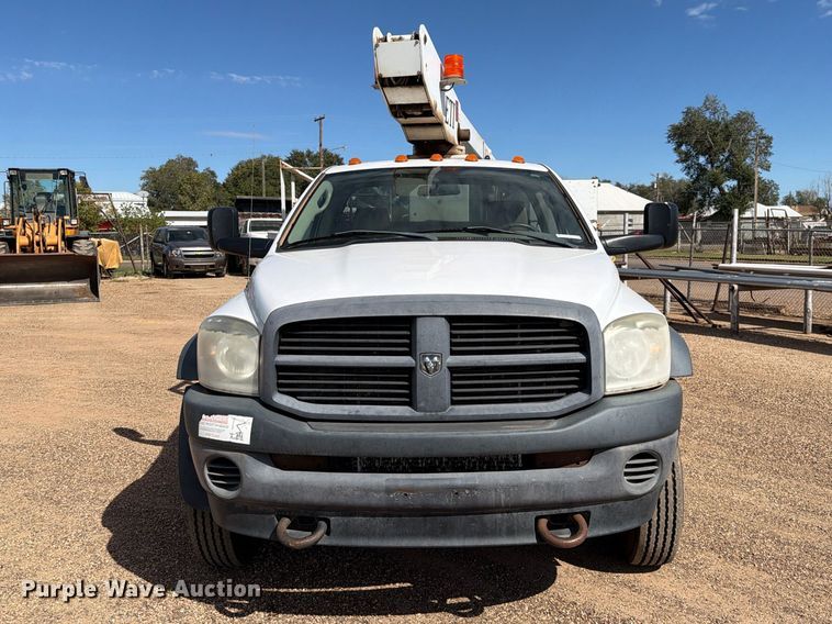 image for item FC0039 2008 Dodge Ram 5500HD bucket truck
