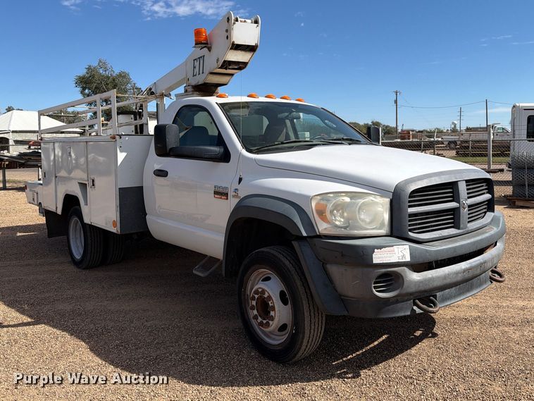 image for item FC0039 2008 Dodge Ram 5500HD bucket truck
