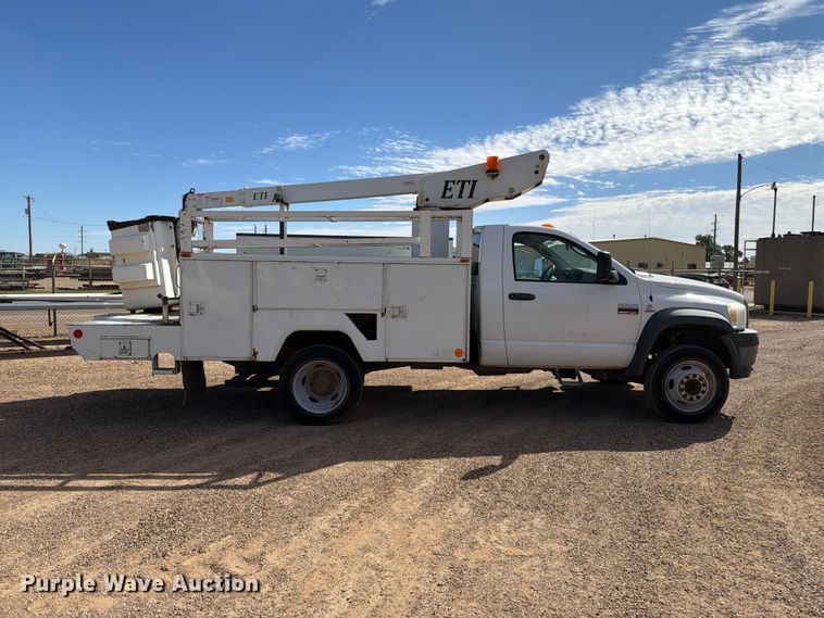 image for item FC0039 2008 Dodge Ram 5500HD bucket truck