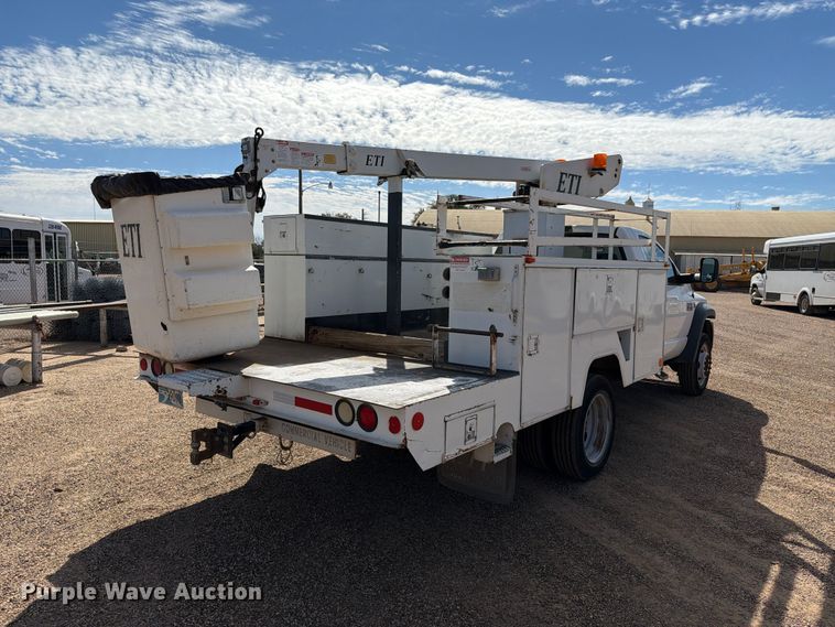 image for item FC0039 2008 Dodge Ram 5500HD bucket truck