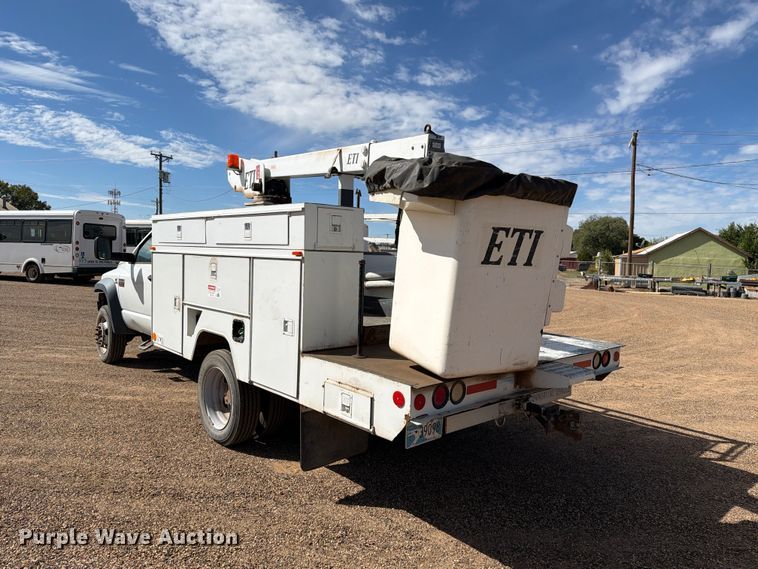 image for item FC0039 2008 Dodge Ram 5500HD bucket truck