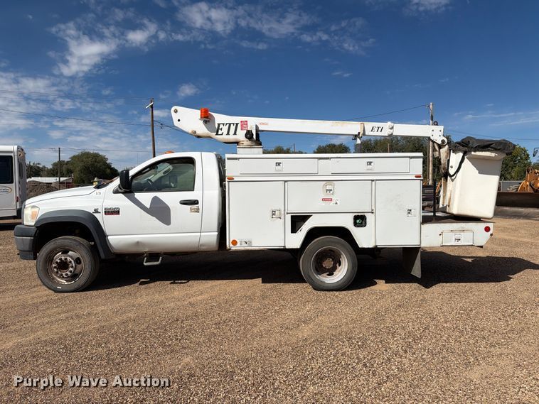 image for item FC0039 2008 Dodge Ram 5500HD bucket truck