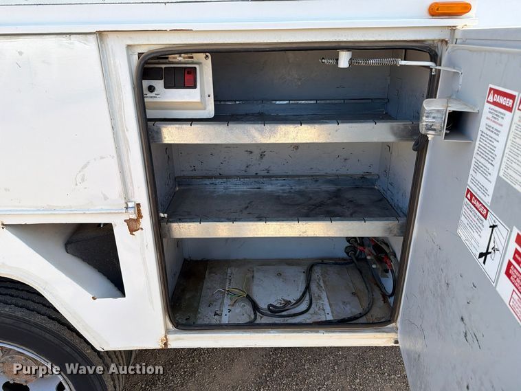 image for item FC0039 2008 Dodge Ram 5500HD bucket truck