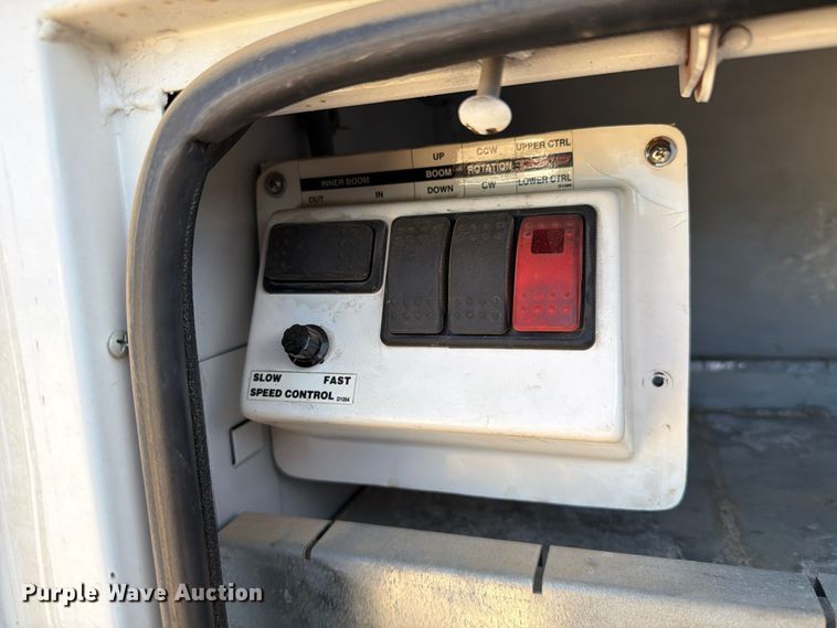 image for item FC0039 2008 Dodge Ram 5500HD bucket truck