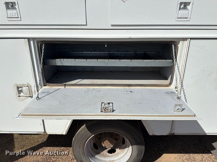 image for item FC0039 2008 Dodge Ram 5500HD bucket truck