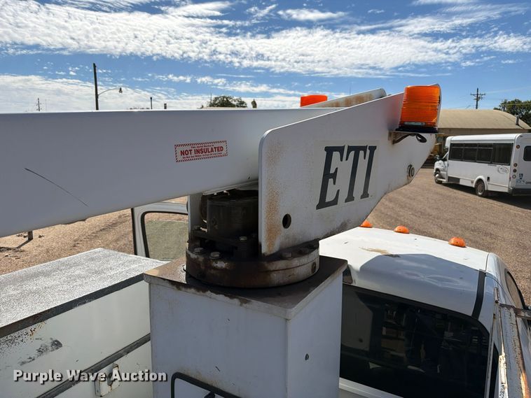 image for item FC0039 2008 Dodge Ram 5500HD bucket truck