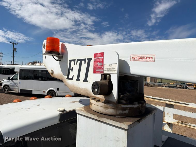 image for item FC0039 2008 Dodge Ram 5500HD bucket truck