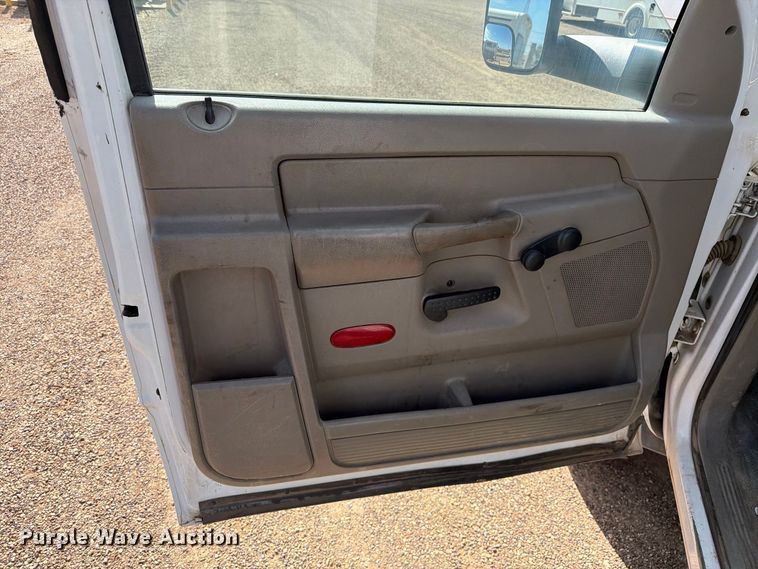 image for item FC0039 2008 Dodge Ram 5500HD bucket truck