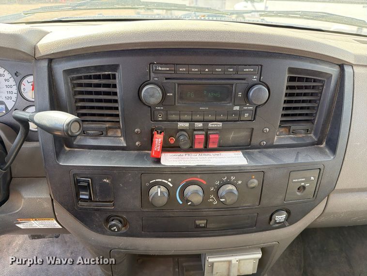 image for item FC0039 2008 Dodge Ram 5500HD bucket truck