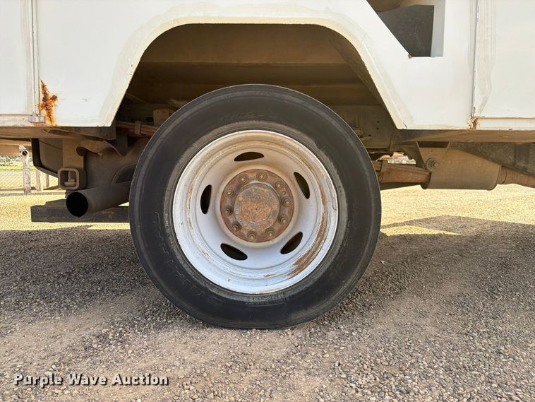 image for item FC0039 2008 Dodge Ram 5500HD bucket truck
