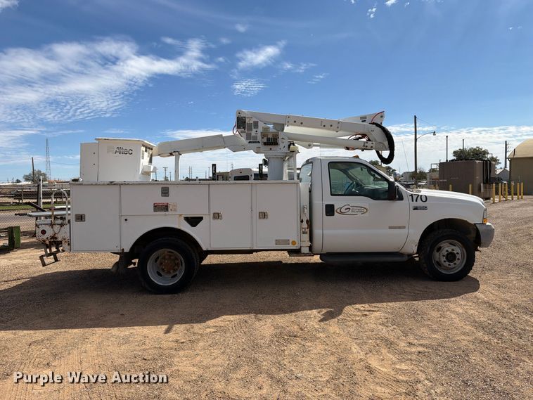 image for item FC0040 2004 Ford F550 Super Duty XL bucket truck