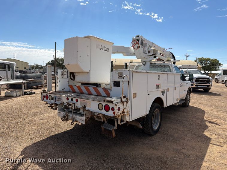 image for item FC0040 2004 Ford F550 Super Duty XL bucket truck