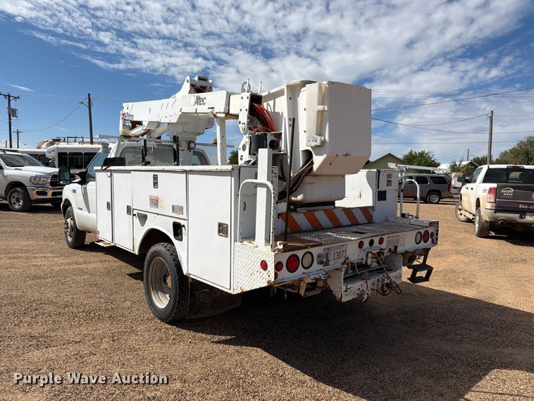 image for item FC0040 2004 Ford F550 Super Duty XL bucket truck