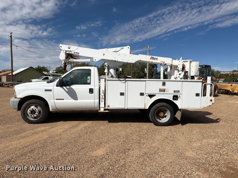 image for item FC0040 2004 Ford F550 Super Duty XL bucket truck