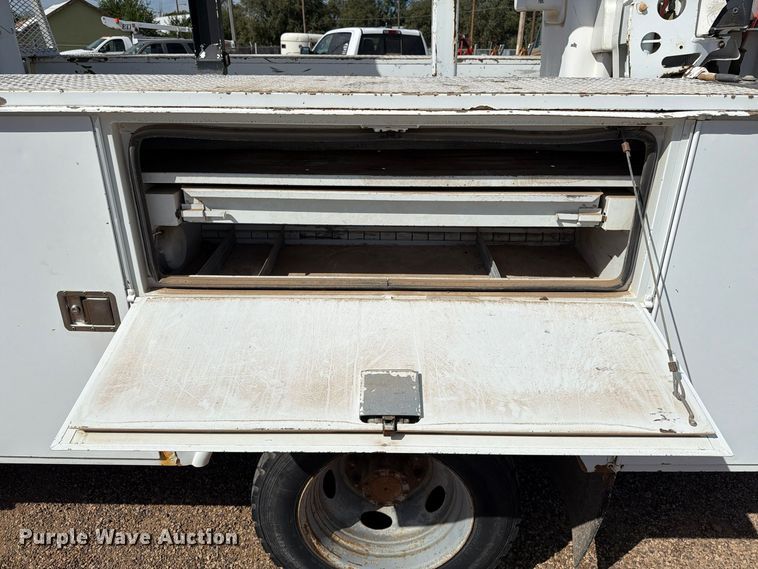 image for item FC0040 2004 Ford F550 Super Duty XL bucket truck